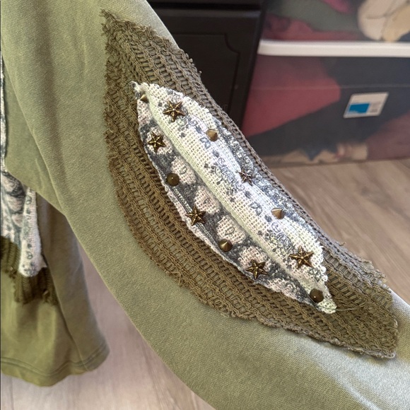 POL green patchwork top - Picture 4 of 5